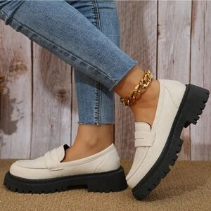 NWT Easy-Wear Chic Women's Slip-On Shoes Casual British Style, Comfortab…